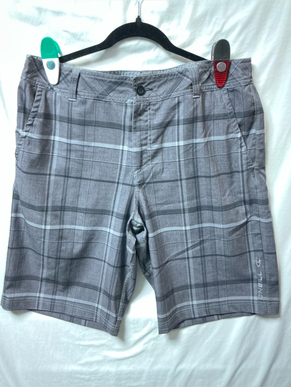 O'Neill Men's Gray Plaid Flat Front Shorts